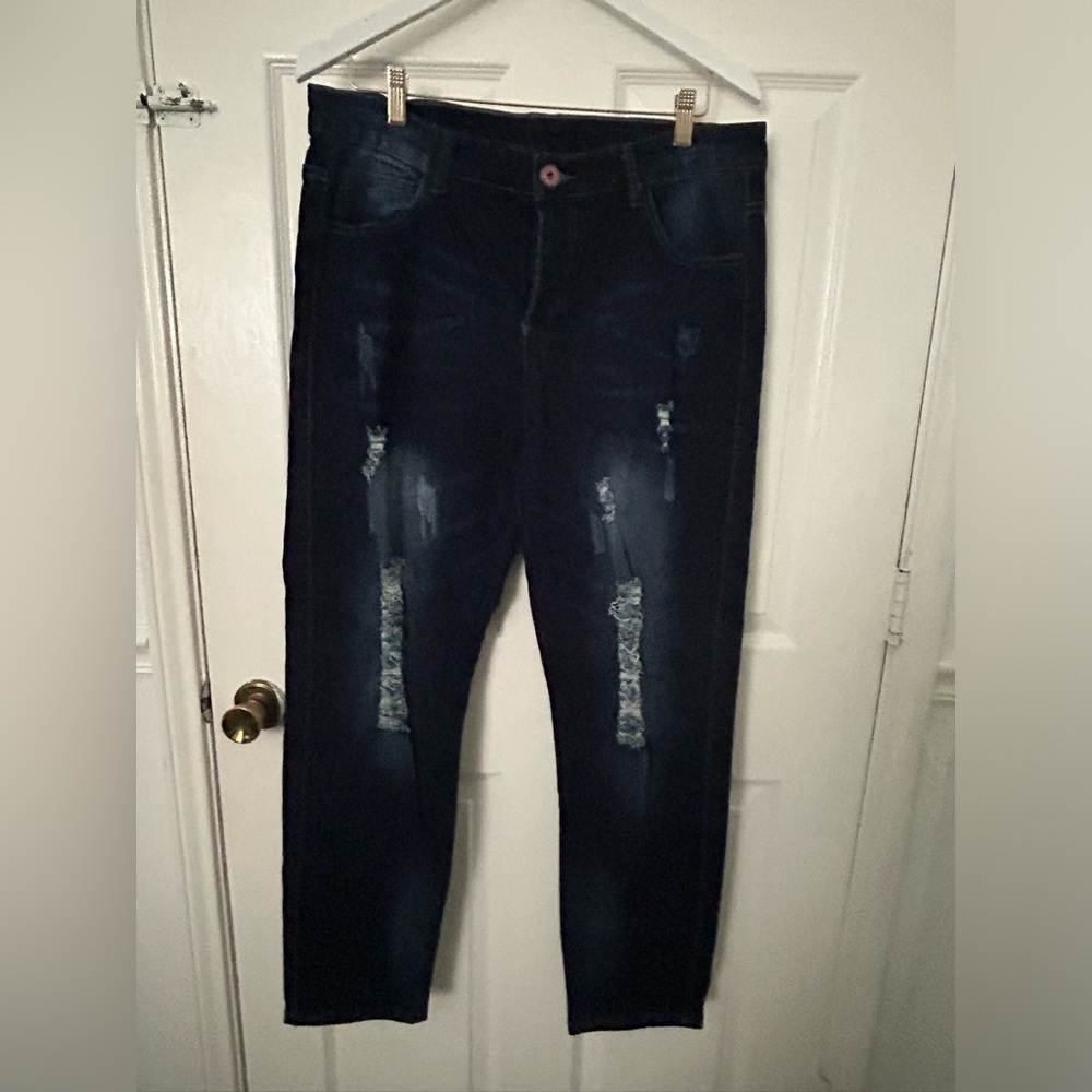 ROMWE Black Distressed Skinny Jeans